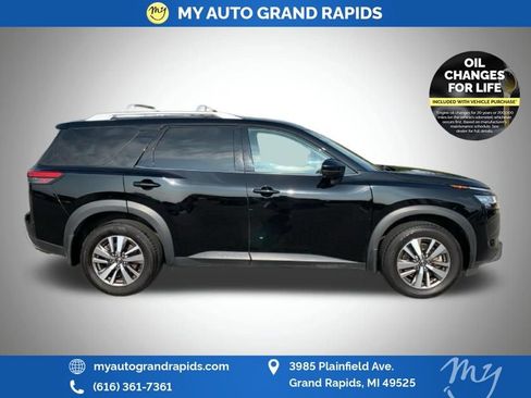 Used 2022 Nissan Pathfinder SL AWD/4WD image 5
