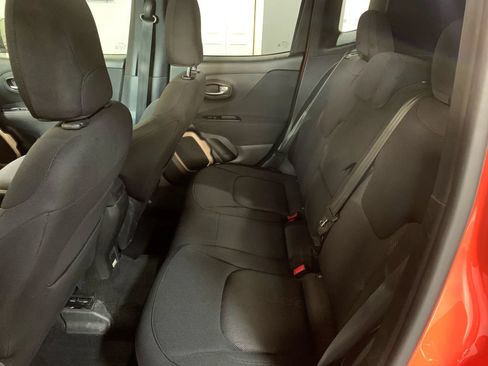 Used 2016 Jeep Renegade Latitude w/ Popular Equipment Group AWD/4WD image 13