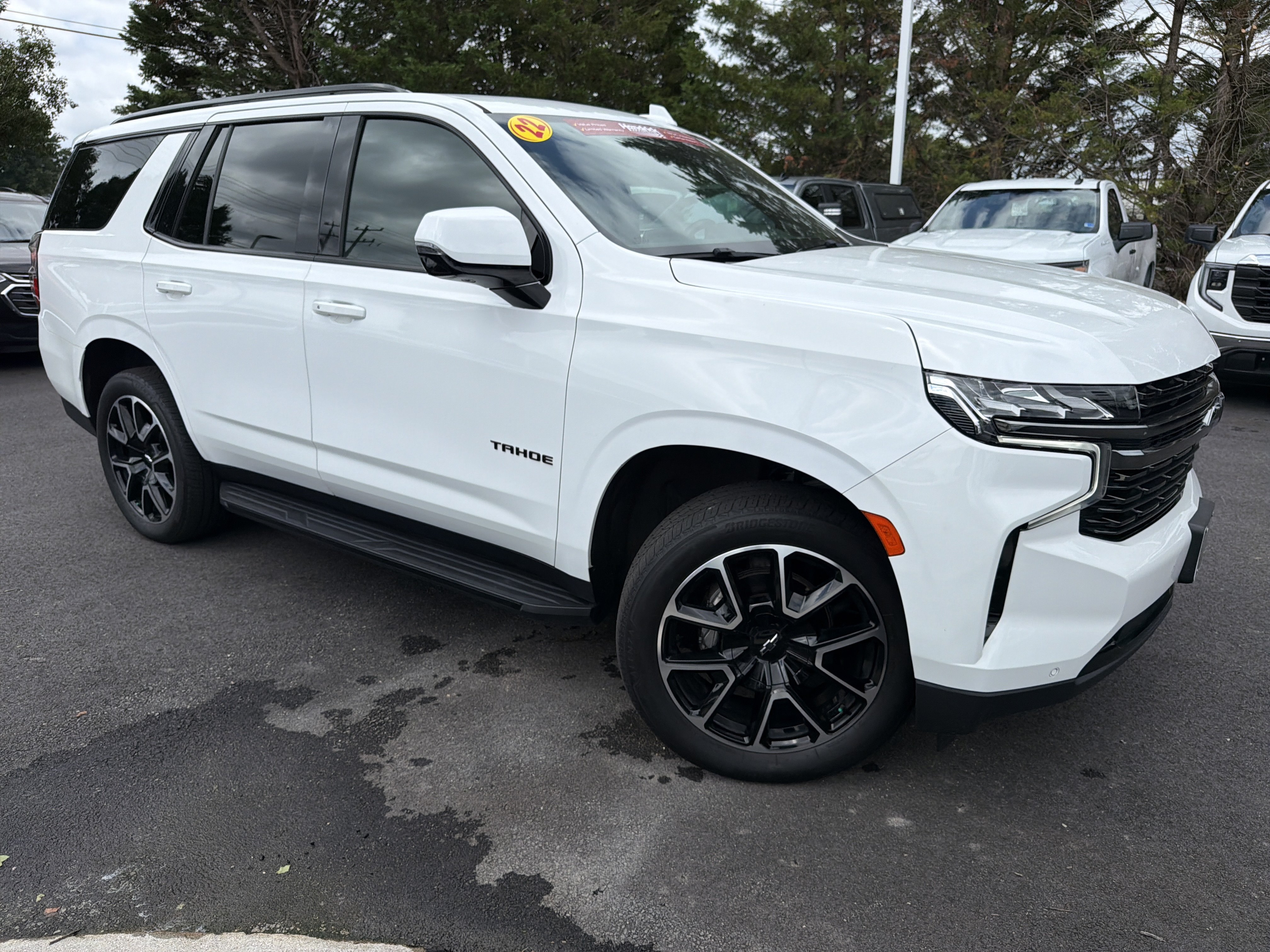 Used 2022 Chevrolet Tahoe RST w/ Luxury Package AWD/4WD image 2
