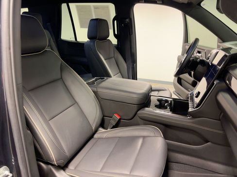 Used 2025 GMC Yukon Elevation image 31