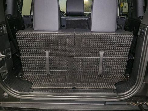 Used 2023 Land Rover Defender 110 X-Dynamic SE image 13