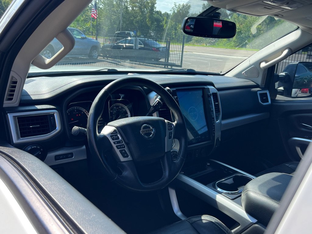 Used 2018 Nissan Titan PRO-4X w/ Pro-4x Convenience Package AWD/4WD image 13