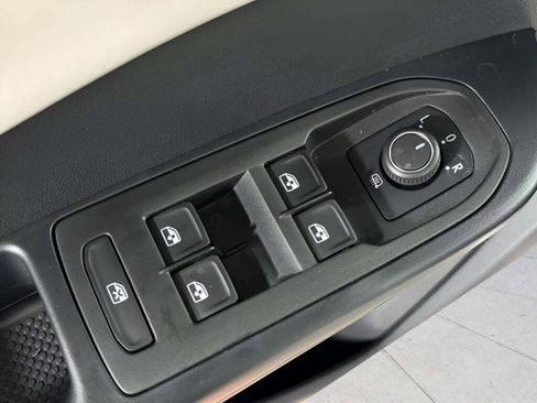 New 2025 Volkswagen Taos SE image 20