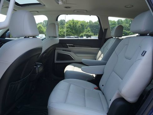 Used 2025 Kia Telluride EX w/ EX Captain's Chair Package FWD image 13