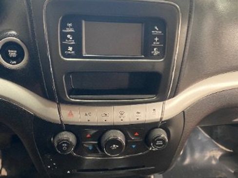 Used 2019 Dodge Journey SE image 23