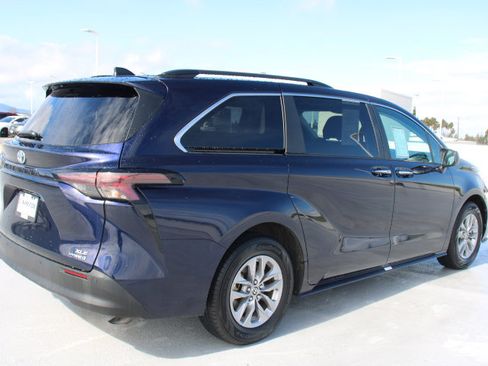 Certified 2024 Toyota Sienna XLE image 3