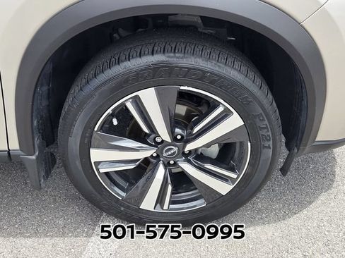 Used 2025 Nissan Rogue SL FWD image 17
