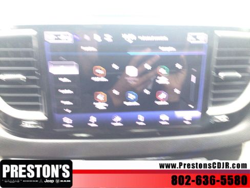 Used 2024 Chrysler Pacifica Touring-L FWD image 18