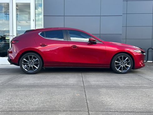 Used 2020 MAZDA MAZDA3 Hatchback FWD image 2