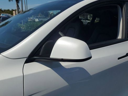 Used 2024 Tesla Model Y Long Range image 11