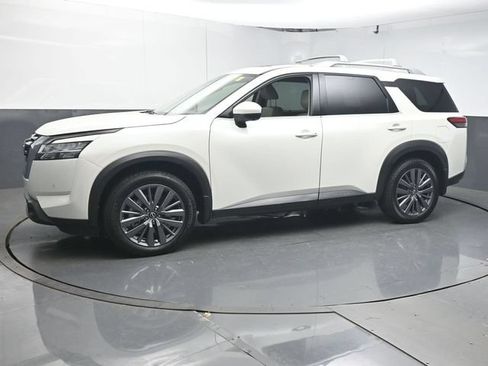 Used 2023 Nissan Pathfinder SL w/ SL Premium Package FWD image 4