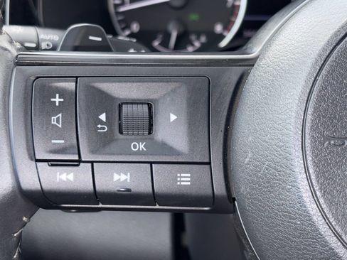 Certified 2025 Nissan Pathfinder SV w/ SV Premium Package FWD image 12