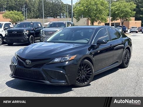 Used 2023 Toyota Camry SE FWD image 1
