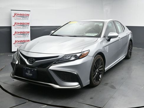 Used 2023 Toyota Camry XSE FWD image 4