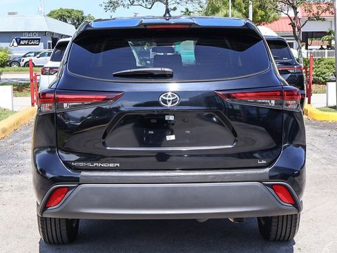 Used 2024 Toyota Highlander LE image 10