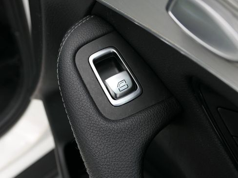 Used 2019 Mercedes-Benz GLC 300 w/ AMG Line image 26