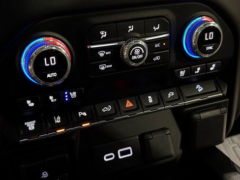Used 2020 GMC Sierra 2500 Denali w/ Denali Ultimate Package AWD/4WD image 37