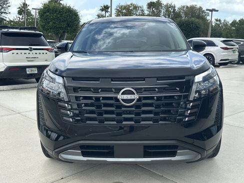 New 2026 Nissan Pathfinder SL FWD image 2