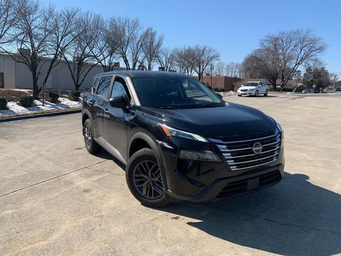 Used 2024 Nissan Rogue S image 2