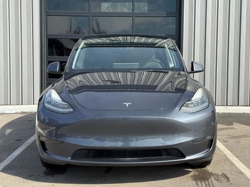 Used 2021 Tesla Model Y Long Range image 2