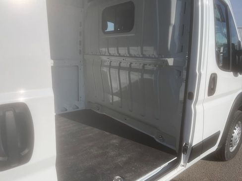 Used 2025 RAM ProMaster 2500 w/ Convenience Group image 4