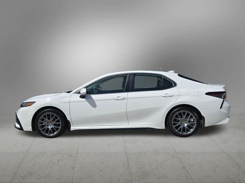 Used 2023 Toyota Camry SE FWD image 3