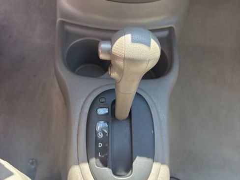 Used 2012 Nissan Versa SV FWD image 13