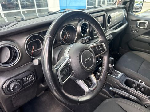 Used 2019 Jeep Wrangler Unlimited Sahara AWD/4WD image 9