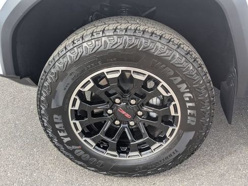 Used 2026 GMC Canyon AT4 w/ Technology Plus Package AWD/4WD image 30