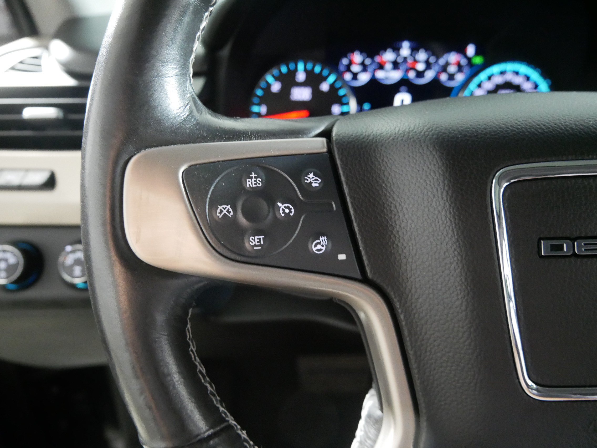 Used 2017 GMC Yukon XL Denali w/ Open Road Package AWD/4WD image 27
