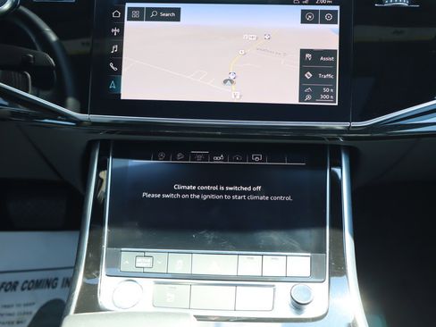 Used 2019 Audi Q8 Premium Plus w/ Premium Plus image 11