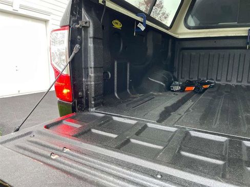 Used 2018 Nissan Titan SV w/ SV Convenience Package image 98