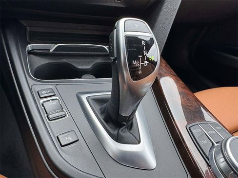 Used 2018 BMW 330i xDrive Sedan w/ Premium Package image 16