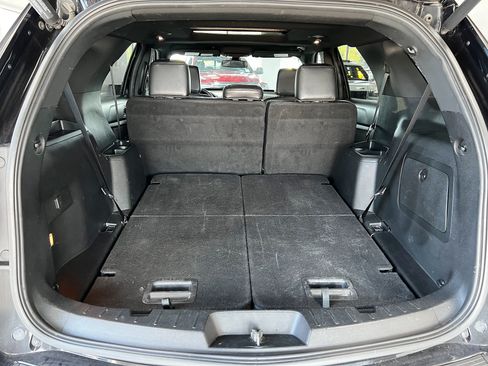 Used 2019 Ford Explorer XLT w/ XLT Sport Appearance Package AWD/4WD image 28