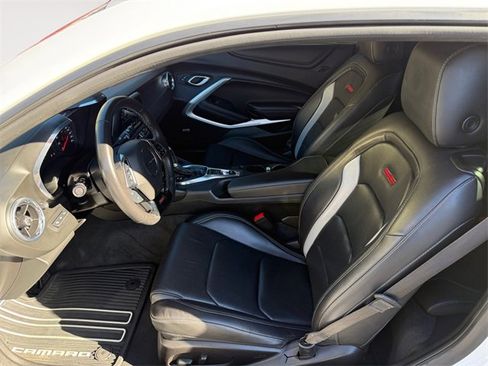 Used 2018 Chevrolet Camaro SS image 9