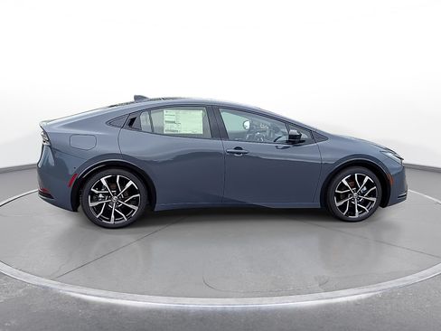 New 2026 Toyota Prius Plug-In Hybrid FWD image 9
