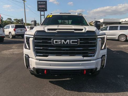 Used 2024 GMC Sierra 2500 AT4 w/ Technology Package AWD/4WD image 2
