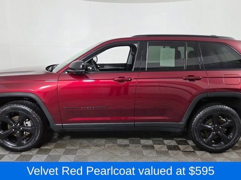 Used 2023 Jeep Grand Cherokee Limited w/ Black Appearance Package image 5