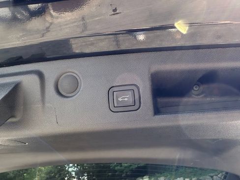 Used 2024 Chevrolet Equinox Premier FWD image 29