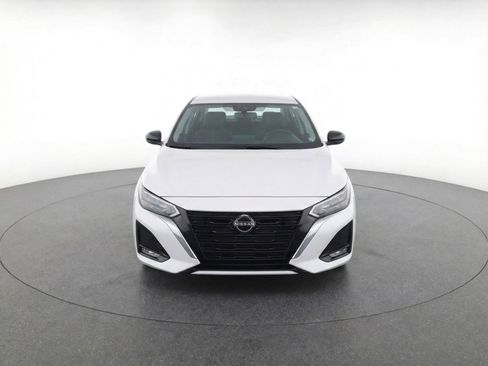 Used 2024 Nissan Altima 2.5 SV image 2