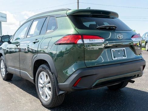 Used 2023 Toyota Corolla Cross LE w/ Moonroof Package AWD/4WD image 8