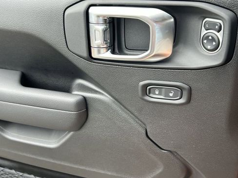 New 2025 Jeep Gladiator Sport image 30