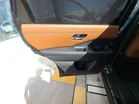 Used 2025 Nissan Pathfinder Platinum w/ Cargo Package image 23