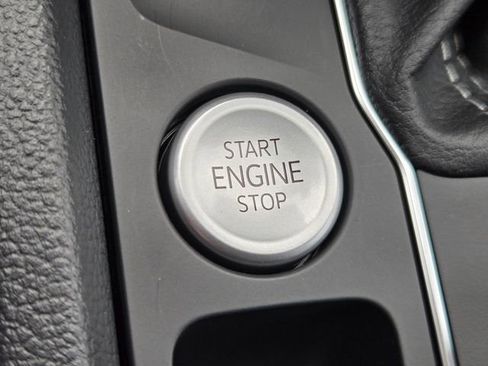 Used 2023 Volkswagen Atlas SE image 32