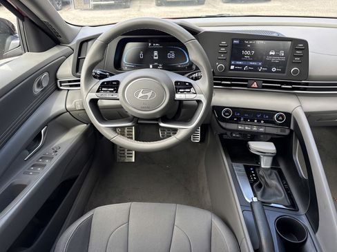Certified 2025 Hyundai Elantra Sport image 15