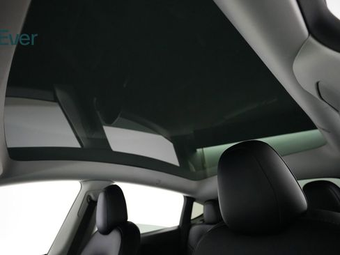 Used 2022 Tesla Model Y Long Range image 25