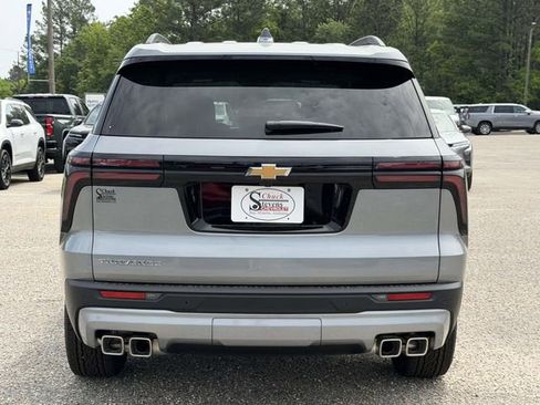 New 2026 Chevrolet Traverse LT w/ Sun and Wheel Package FWD image 7