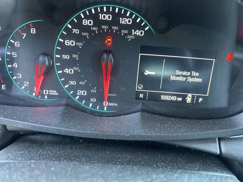 Used 2017 Chevrolet Trax LT w/ Driver Confidence Package FWD image 3