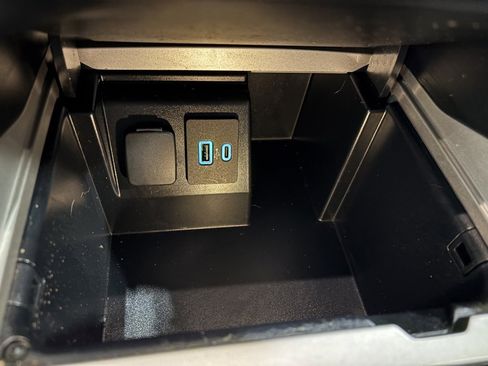 Used 2023 Ford Explorer XLT w/ Equipment Group 202A image 15