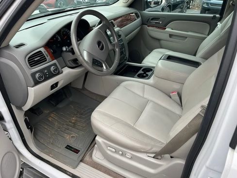 Used 2014 GMC Yukon XL SLT w/ SLT-2 Equipment Package image 3